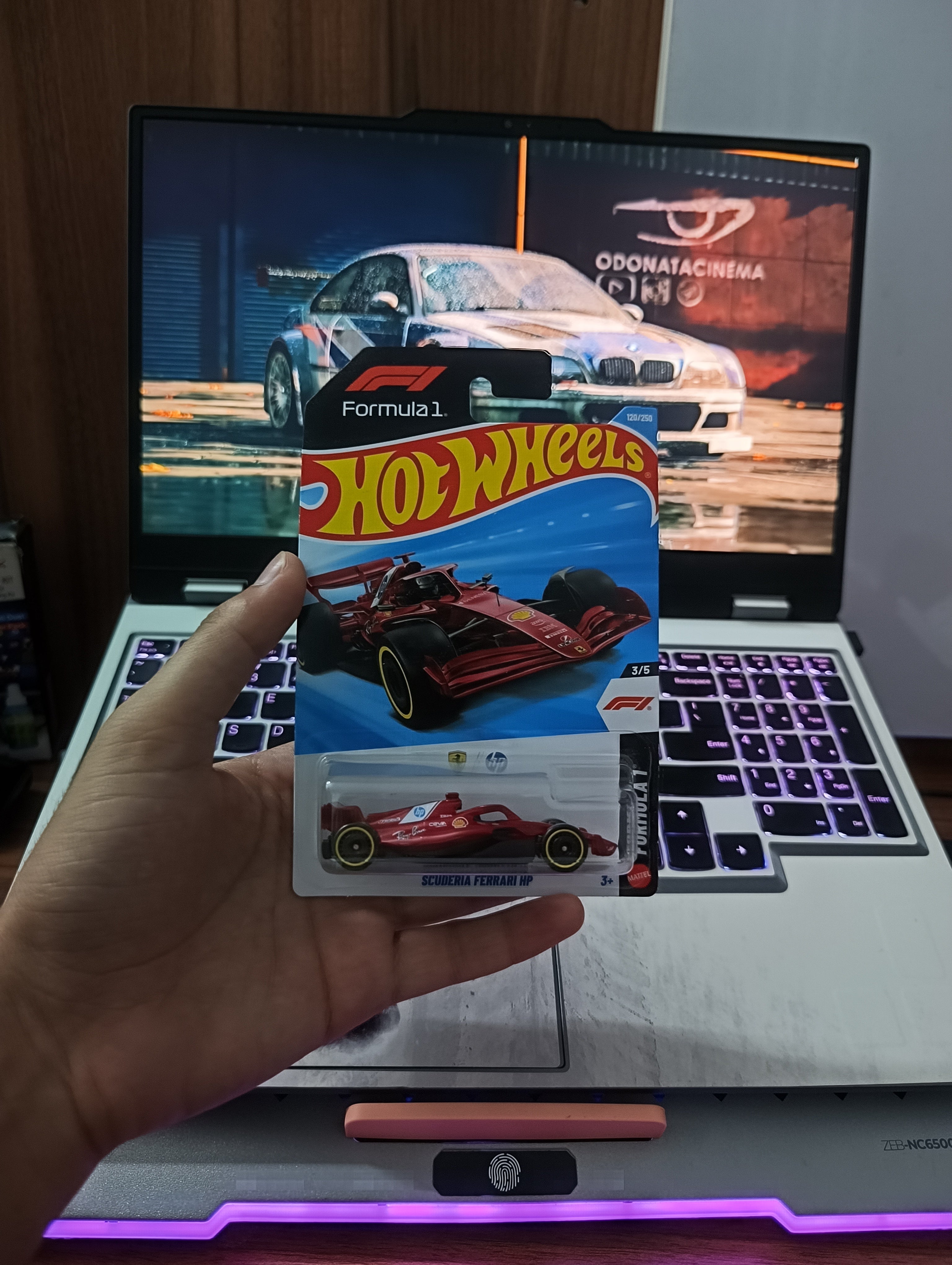 Formula 1 Scuderia Ferrari HP (3/5)